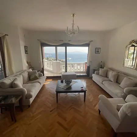 빌라 Dublex House With Castle, Sea & View 150 M2
